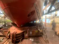 قوارب العمل للبيع