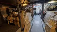 قارب طيار للبيع