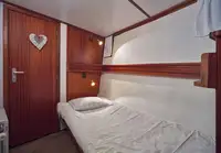 فندق عائم للبيع