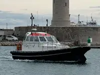 قارب إرشادي للبيع