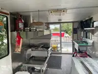 قارب مزدوج الهيكل للبيع