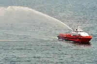 قارب طاقم للبيع