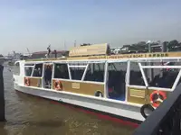 قارب مزدوج الهيكل للبيع