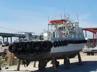 قارب طاقم للبيع