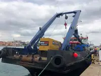 قوارب العمل للبيع