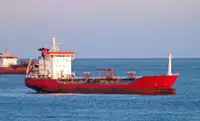 Oil/Chemical tanker للبيع