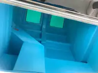 قارب مزدوج الهيكل للبيع