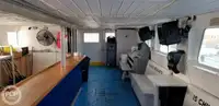قارب مزدوج الهيكل للبيع