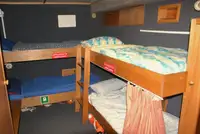 قارب مزدوج الهيكل للبيع