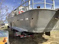 قوارب العمل للبيع