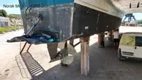 قارب مزدوج الهيكل للبيع