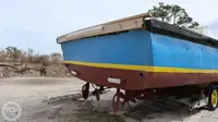 زورق دورية للبيع