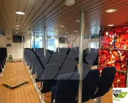 قارب مزدوج الهيكل للبيع