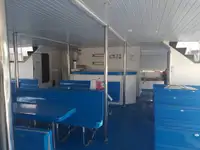 قارب مزدوج الهيكل للبيع
