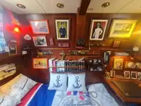قارب إطفاء للبيع