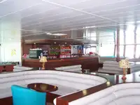 سفينة العبارة للبيع