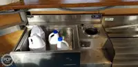 قارب مزدوج الهيكل للبيع