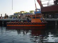 قوارب العمل للبيع