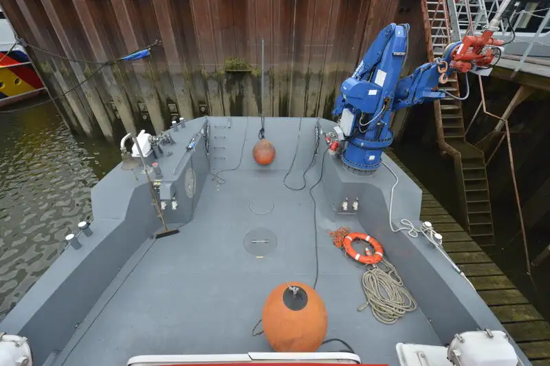 قوارب العمل للبيع