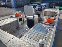 قوارب العمل للبيع