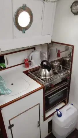 قارب طيار للبيع