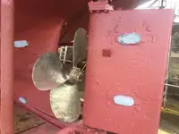 قوارب العمل للبيع