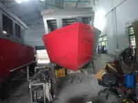 قوارب العمل للبيع