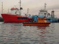 قوارب العمل للبيع