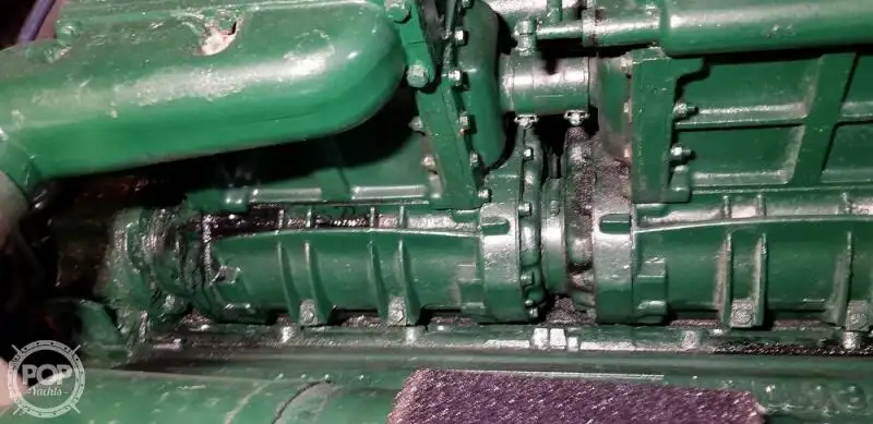قارب مزدوج الهيكل للبيع