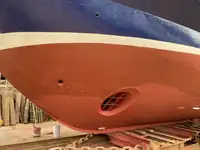 قوارب العمل للبيع