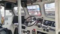 قوارب العمل للبيع