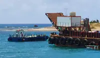 قوارب العمل للبيع
