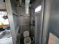 قارب نجاة للبيع