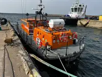 قارب طاقم للبيع