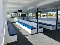 قارب مزدوج الهيكل للبيع