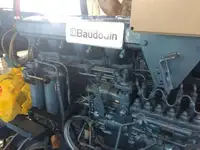 قارب مزدوج الهيكل للبيع
