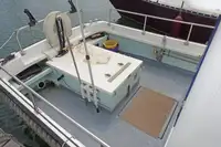 قوارب العمل للبيع