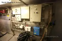 قارب مزدوج الهيكل للبيع