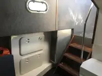 قوارب العمل للبيع