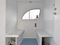 قارب مزدوج الهيكل للبيع
