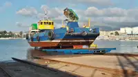 قوارب العمل للبيع