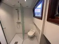 قوارب العمل للبيع