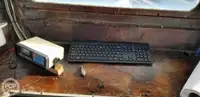 قارب مزدوج الهيكل للبيع