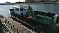 قوارب العمل للبيع