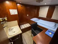 سفينة حاويات للبيع