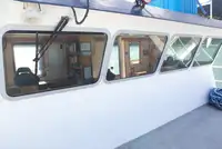 قارب مزدوج الهيكل للبيع