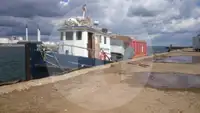 قوارب العمل للبيع