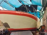 قوارب العمل للبيع
