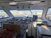 قوارب العمل للبيع