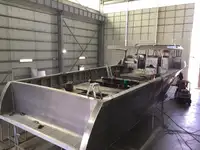 قوارب العمل للبيع